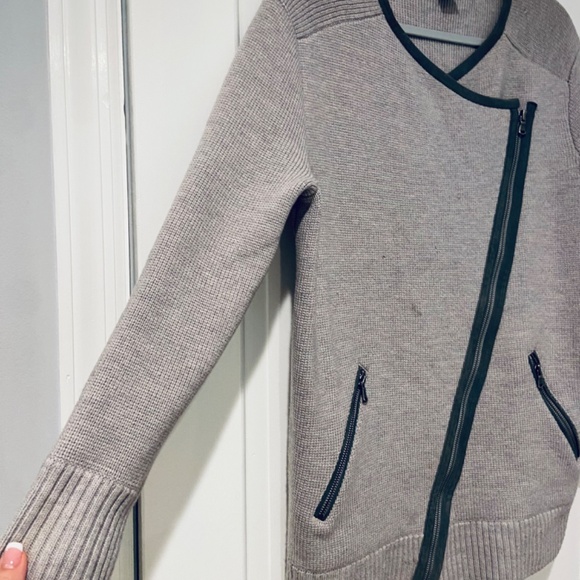 Club Monaco Gray Asymmetric Full-Zip Wool Sweater Jacket – Size Medium - Picture 11 of 13